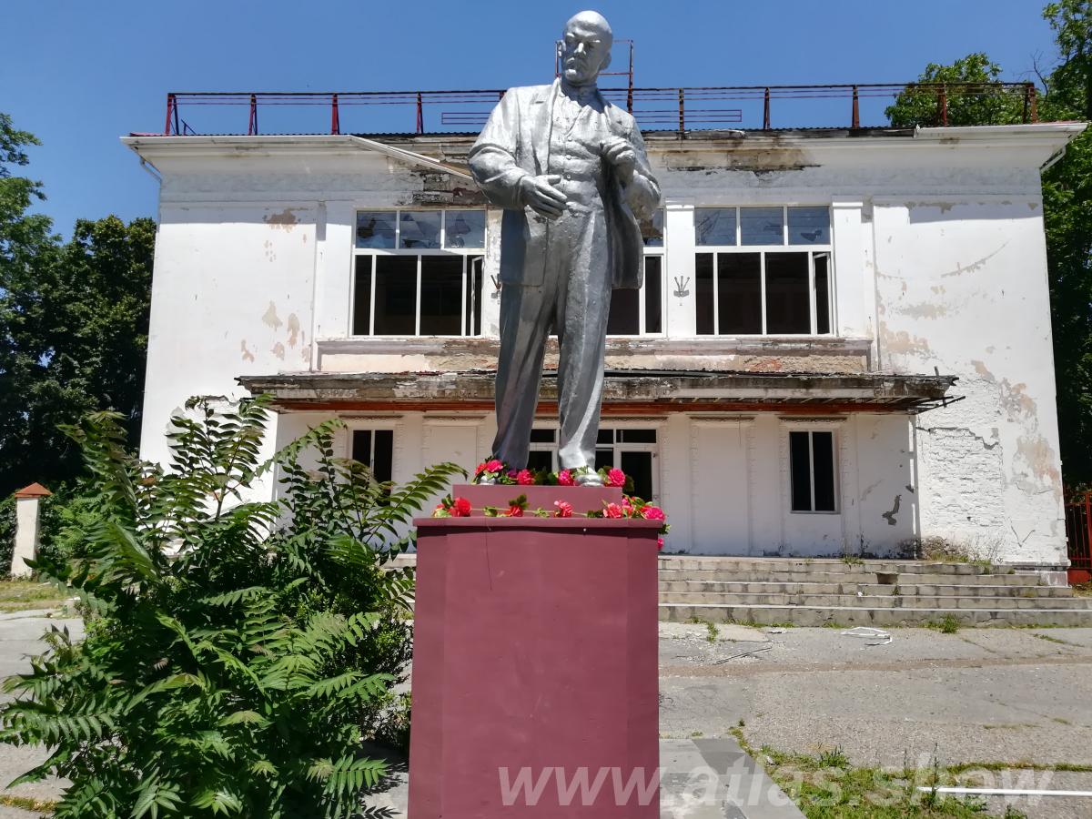 Памятник прошлому и настоящему - купить на сайте объявлений Кропоткин онлайн