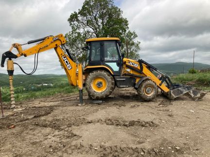 Услуги экскаватора погрузчика JCB бур, гидромолот  - купить на сайте объявлений Краснодар онлайн