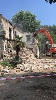 Демонтаж зданий  - купить на сайте объявлений Сочи онлайн