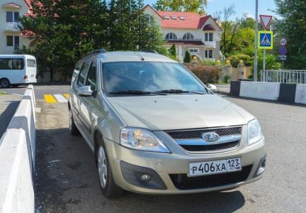 Аренда в Сочи и Адлере Лада Ларгус 7 мест с багажн  Армавир