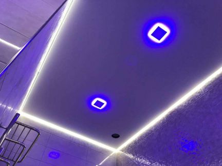 Натяжные потолки.Уровни.Подсветки.Люстры дарим  Армавир