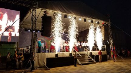 Аренда Сцена Свет Звук Светодиодные экраны спецэфф  - купить на сайте объявлений Армавир онлайн