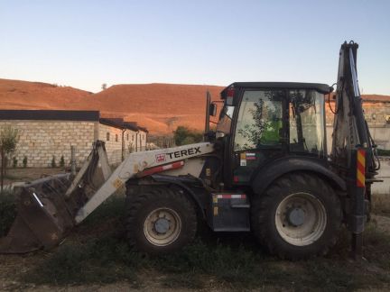 Заказ экскаватора-погрузчика  Армавир