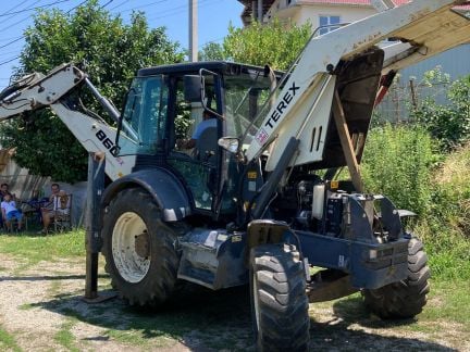 Тракторист машинист  - купить на сайте объявлений Сочи онлайн