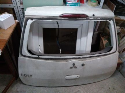 Мицубиси Кольт Mitsubishi Colt крышка багажника  Армавир