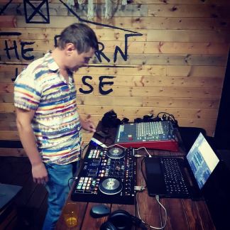 Диджей event DJ с оборудованием звукорежиссер  - купить на сайте объявлений Армавир онлайн