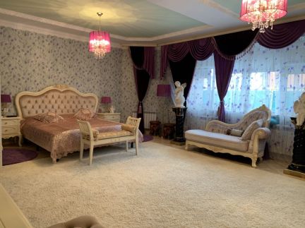 Дом 220 м кв. на участке 5 сот.  Армавир