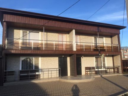 Дом 191 м кв. на участке 9 сот.  Армавир