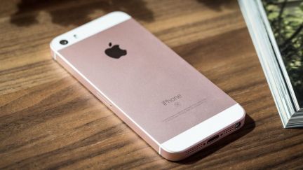 Телефон iPhone SE  - купить на сайте объявлений Армавир онлайн