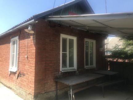 Дом 41 м кв. на участке 6 сот.  Армавир