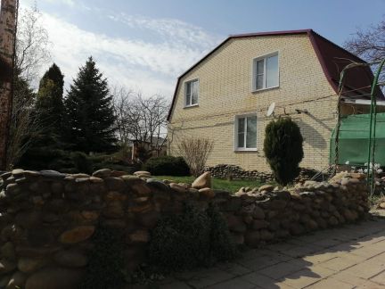 Дом 90 м кв. на участке 21 сот.  Армавир